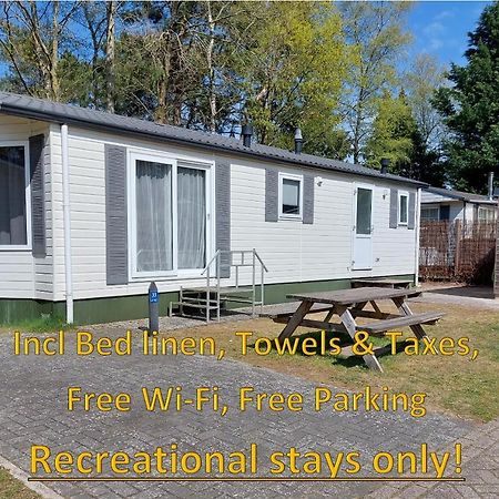 Modern En Chic Chalet Tot 4 Personen Op De Veluwe Recreatiepark De Oude Driest Putten Exterior photo