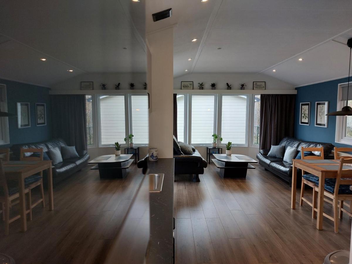 Modern En Chic Chalet Tot 4 Personen Op De Veluwe Recreatiepark De Oude Driest Putten Exterior photo